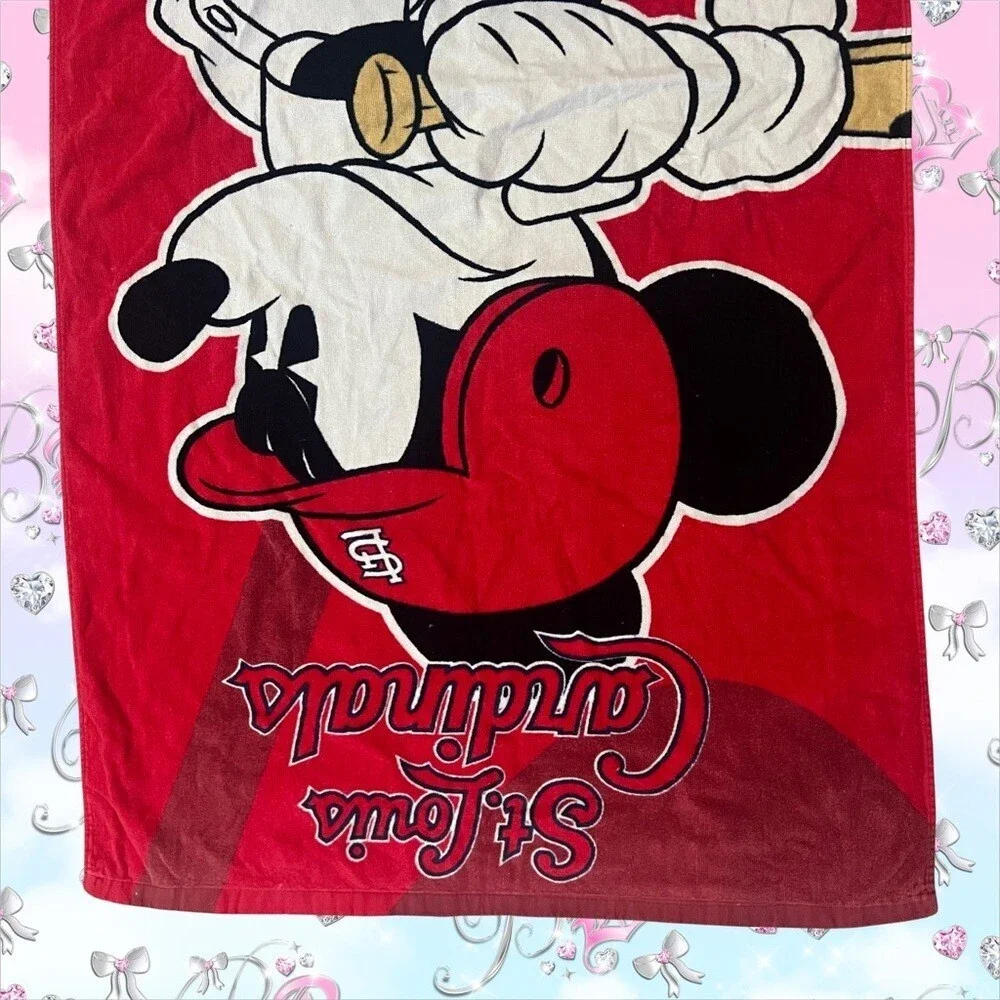 Disney towel st.Louis cardinals baseball ⚾️ Mickey Mouse playing baseball ⚾️